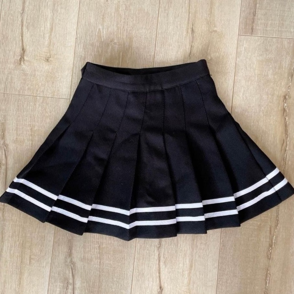 DIVIDED Black White Short Pleated Skirt 2